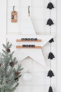 These gorgeous farmhouse style Christmas decor ideas are sure to make your home space look stunning and rustic this winter!