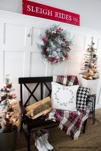 These gorgeous farmhouse style Christmas decor ideas are sure to make your home space look stunning and rustic this winter!