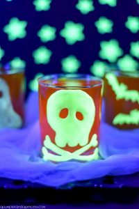 These easy Halloween decorations take 10 minutes or less! Have your home looking spooky in no time!