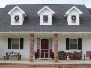 These stunning farmhouse style Christmas porches will inspire you to create beautiful farmhouse style decor of your own!