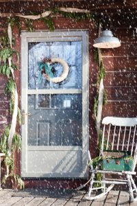 These stunning farmhouse style Christmas porches will inspire you to create beautiful farmhouse style decor of your own!