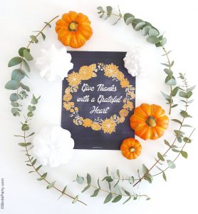 These farmhouse style Thanksgiving ideas are sure to make any Thanksgiving feel cozy and welcoming!